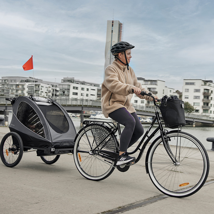 Cykla, gå eller jogga med din barnvagn redan från start! Vi har ett brett utbud av flexibla cykelvagnar för de minsta till de lite äldre barnen. Bläddra bland flexibla vagnar och flera bäst i test-modeller från välkända och populära varumärken!