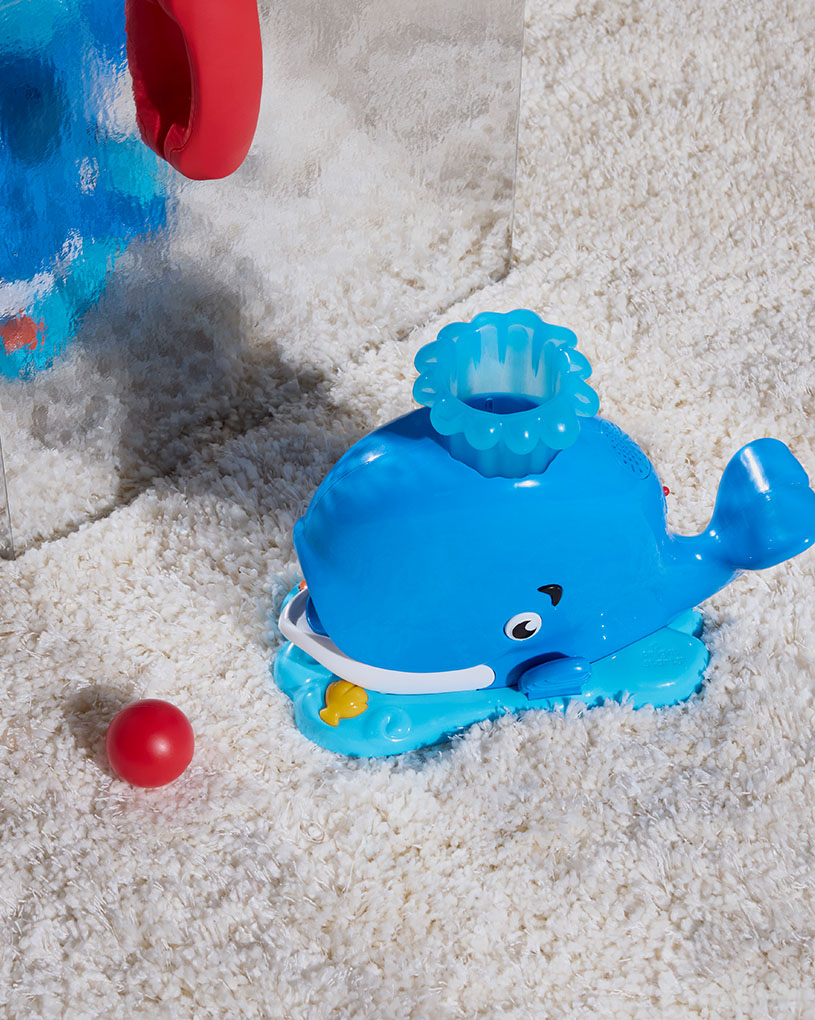 En blå valleksak med en röd boll bredvid, med texten 'BabyWeeks'.