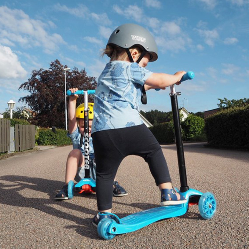 Finns det nåt tydligare vårtecken än att se barnen susa förbi och göra tricks på sina nya sparkcyklar? Hos oss kan du välja bland flera häftiga sparkcyklar, kickbikes och tricksparkcyklar av hög kvalitet – med två hjul, tre hjul, med eller utan batterier!